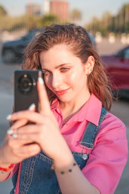 Julie, 25