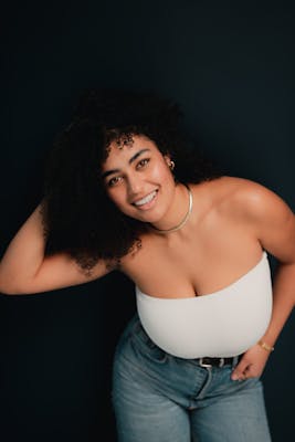 Manon, 28