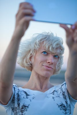Inès, 25